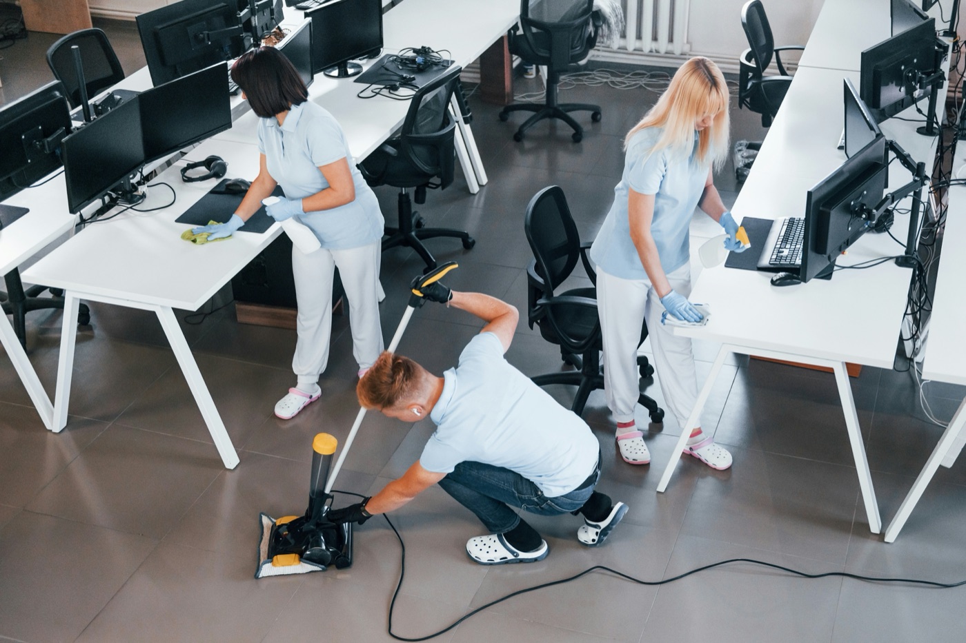 The 2gether2shine cleaning team at work